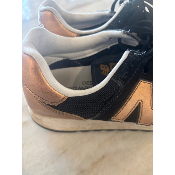Women's New Balance 520 Sneakers Size 11 Black Rose Gold - Picture 4 of 9